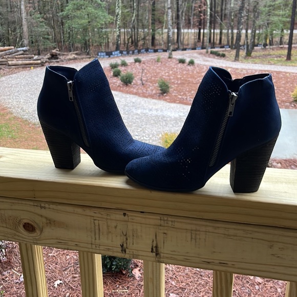 Navy Blue Boots Booties Carlos Santana 8.5 Like New - Picture 3 of 9